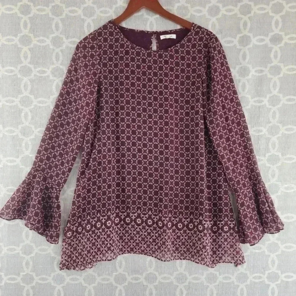 Max Studio Tops - Max Studio Crew Neck Bell Sleeve Geometric Print Chiffon S